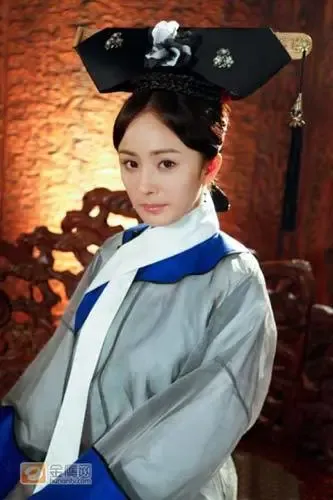 《宫锁心玉》冯绍峰穿越相拥 杨幂服饰大盘点(图) 《宫锁心玉》冯绍峰穿越相拥 杨幂服饰大盘点(图)