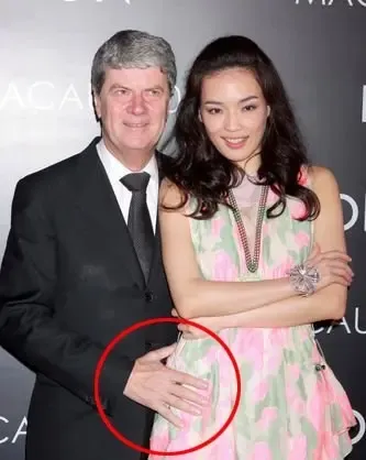 舒淇张柏芝等绝色女星遭遇咸猪手袭胸的尴尬瞬