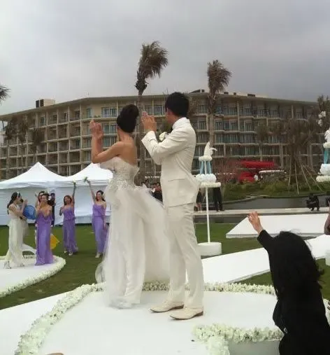  大s 汪小菲婚礼现场 天公不作美竟然刮起狂风~