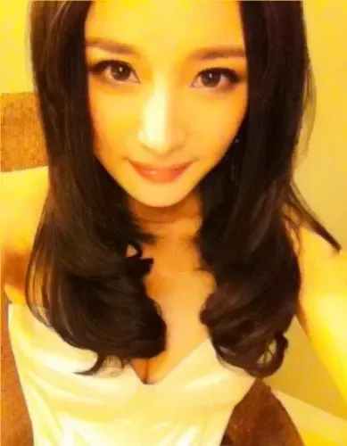  杨幂身价 逼近赵薇+ 杨幂 爱自拍可爱裸妆家居照