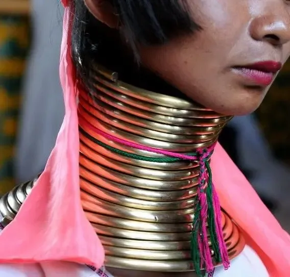 长颈族<em>少女奇特</em>的缅甸长颈女颈越长便越美(