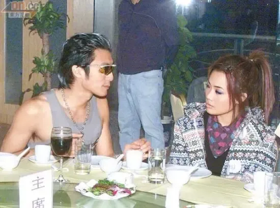 传陈冠希患艾滋+ 谢霆锋包 二奶致婚变(图)