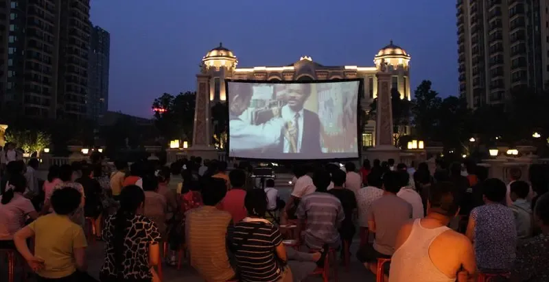 恒大华府露天电影院观影