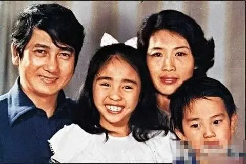 明星与家人珍藏合影大曝光