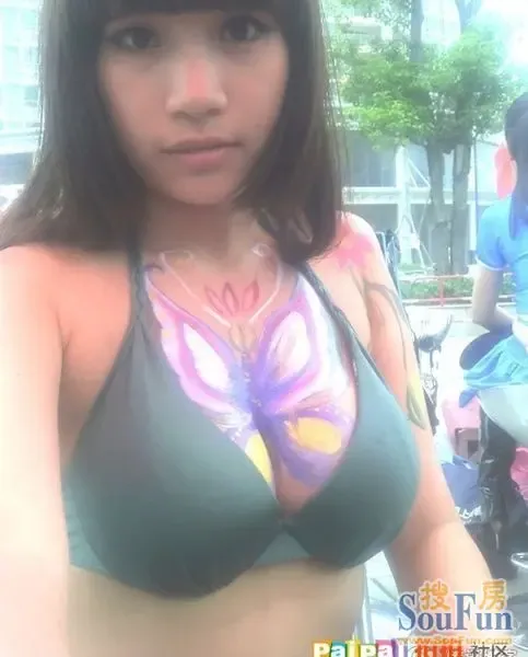 90后大秀75d比基尼+模特彩绘胸部惹是非