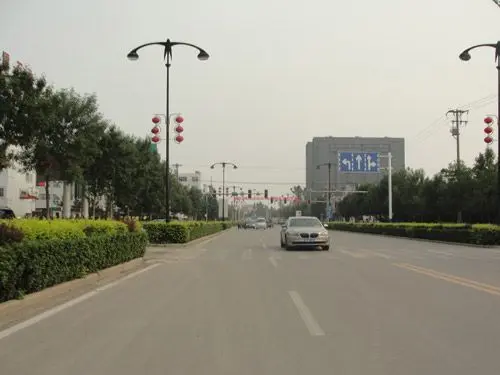 项目位于垦丰大街与唐海路交叉口,唐海县的中心位置.