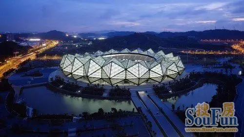 2011深圳大运会体育中心 三座 水晶 般的建筑-