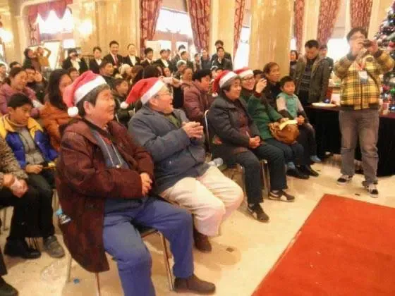 镇江中南圣诞欢乐会暨业主生日会炫丽上演