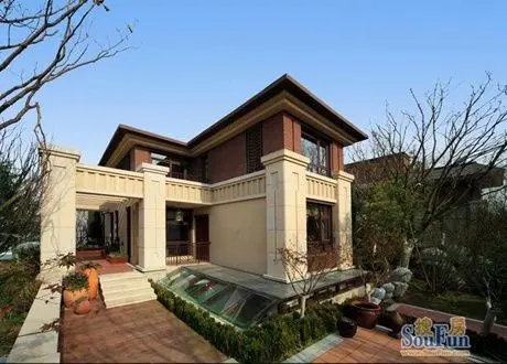 两年前龙湖滟澜海岸进入青岛,引起全岛轰动,青岛市民发出 “别墅