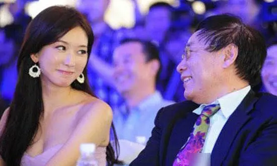 当任志强遇到林志玲 2012房价走势火花不断_