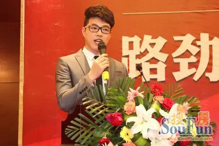 …  济南电视台节目主持人周正 今天在这个春夏之交的万象更新