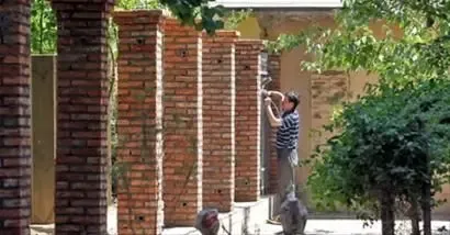 沈阳铁西某别墅扩建 自家围墙砌进隔壁回迁小