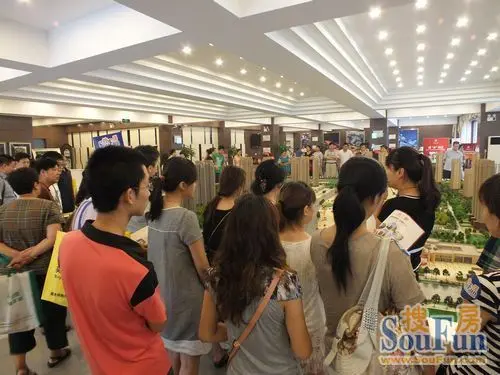 热闹的看房现场