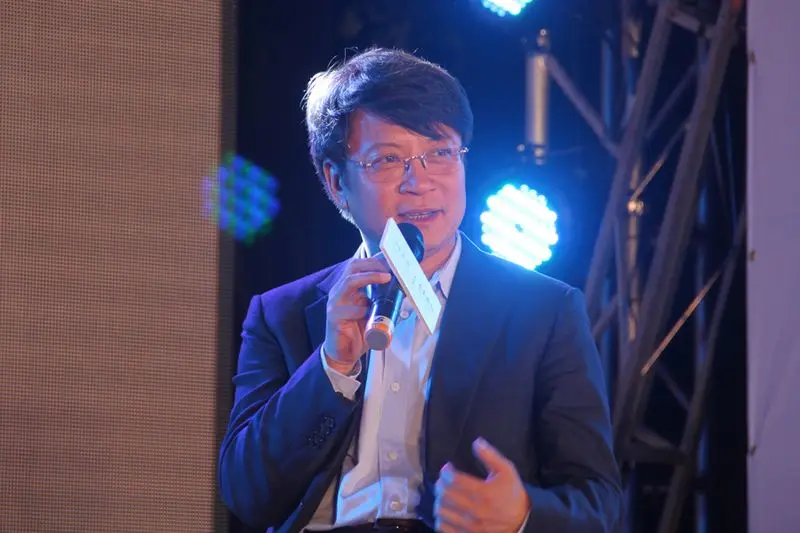方兴董事长_英山县包雄和方兴图片