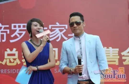 斯帝罗兰星光大道签售活动携手黄征火爆蓉城 