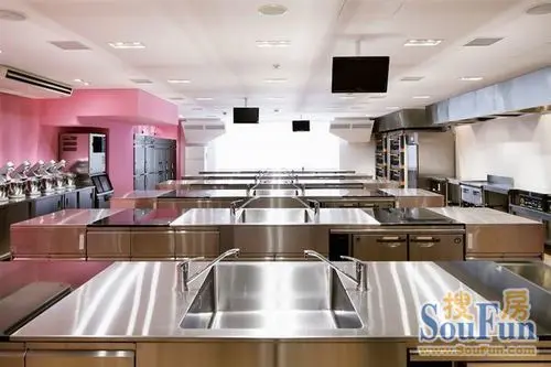 日本的彩色厨师学校 产生烹饪艺术的完美火花