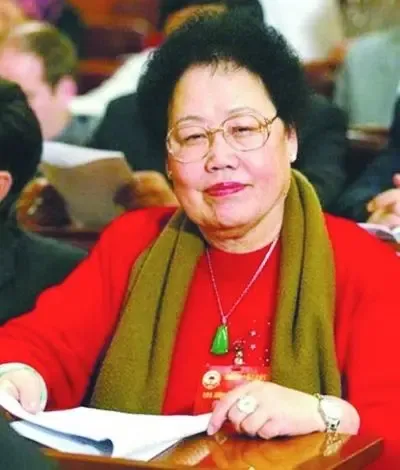 龙湖地产吴亚军成 中国女首富  身价380亿|搜房