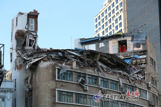 上海四川大楼坍塌事件后续:顶层系加盖
