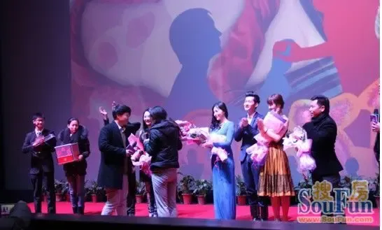 现场更是有一对恋人现场表白