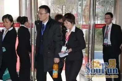 正商地产总裁莅临各案场销售一线慰问|搜房地