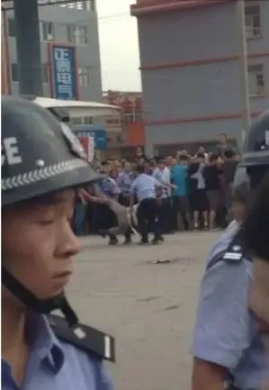 安徽阜阳千人抢尸图片