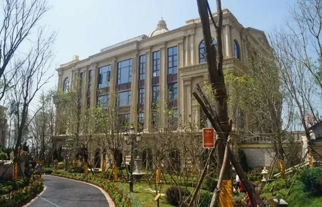 中国狮子会大连分会成员齐聚万达广场 共赏万