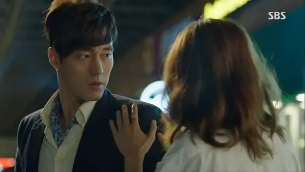 《主君的太阳》韩式家居图 <em>通灵女</em>秘书赖上高