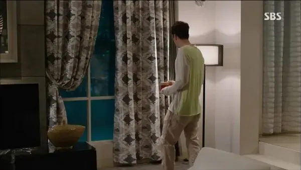 《主君的太阳》韩式家居图 <em>通灵女</em>秘书赖上高