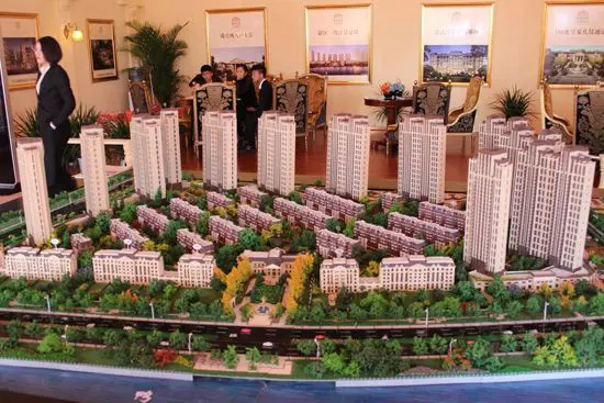 滨江凯旋门 2013丹东秋季房交会上一道亮丽风景线