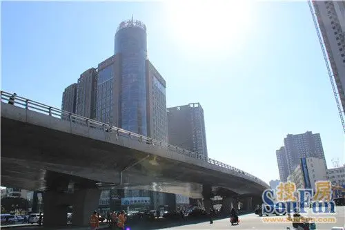 (站在(并州路南内环街高架桥); 高架桥横跨南内环街长风大街 气势