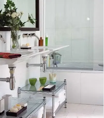 牛人支招管道角落巧收纳 8招美化小户型卫生间