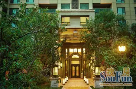 唐城壹零壹低密别墅,经典都铎建筑立面,细节彰显艺术美感;铁艺小品