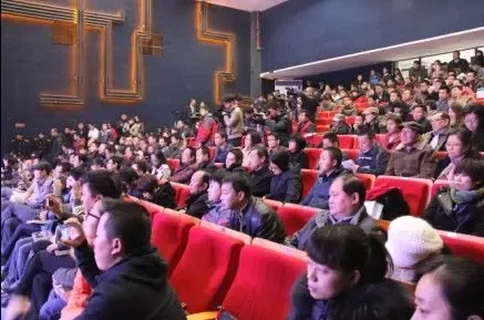 任志强携新书 优雅 亮相西安 逾千粉丝共鉴海蓝