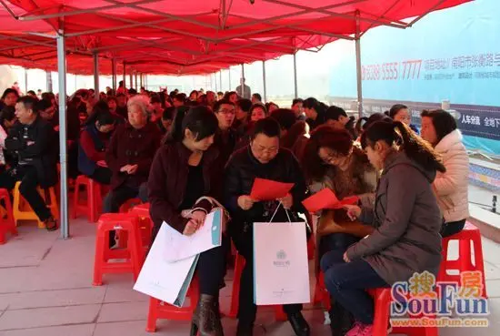 财富公馆二批房源开盘现场