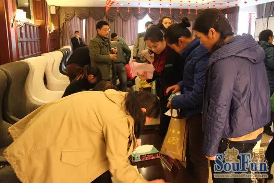 财富公馆二批房源开盘现场