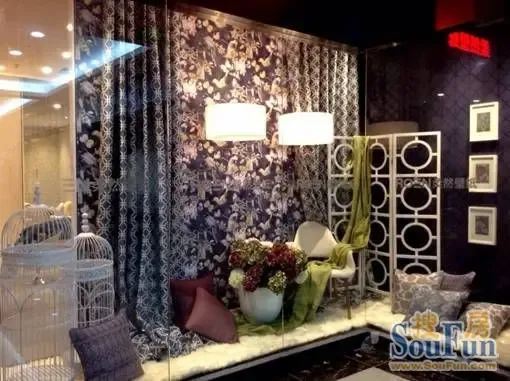 柔然蓝景丽家店橱窗展示 房间格局不同,选购壁纸不同 宽敞的房间