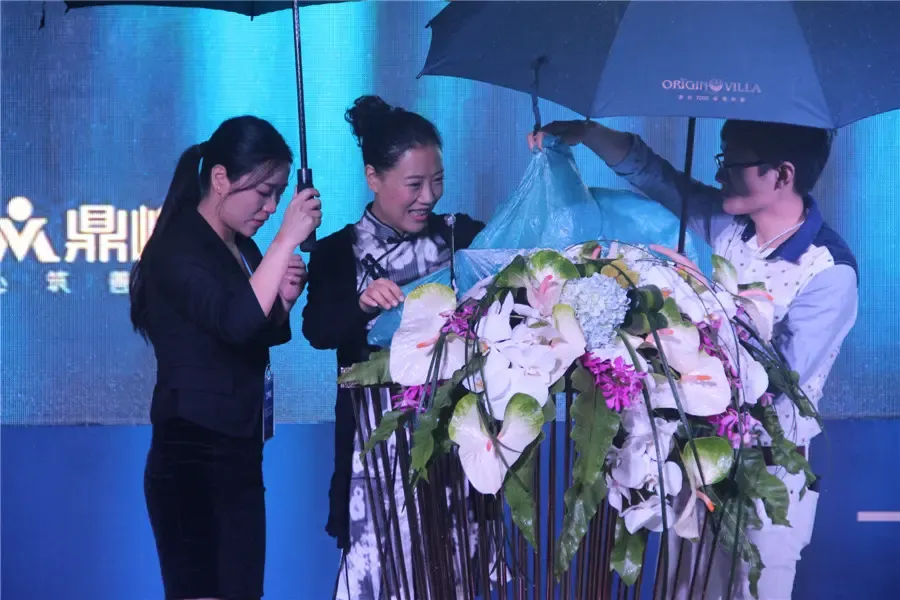 暴风雨中胡一虎<em>叶檀</em>相聚鼎峰源著激辩两会_搜