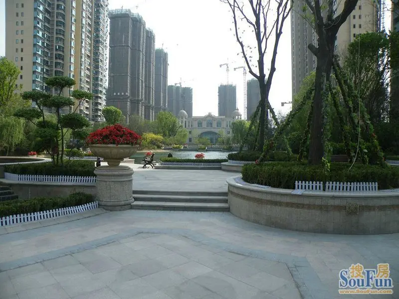 许昌恒大绿洲,项目雄踞于许昌东城核心区域,学院路与天宝路交汇处,与