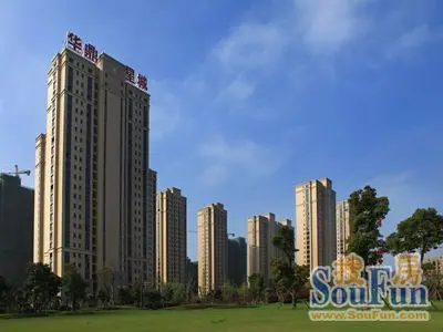 华鼎星城一期实景交付 二期全面封顶 三期基础施工