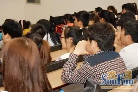 美华房产走进河南经贸职业学院