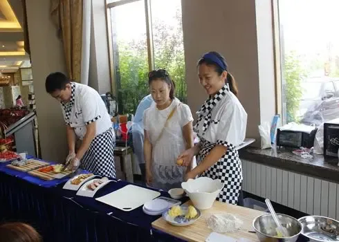 中天富城DIY亲子烘焙活动温馨举行