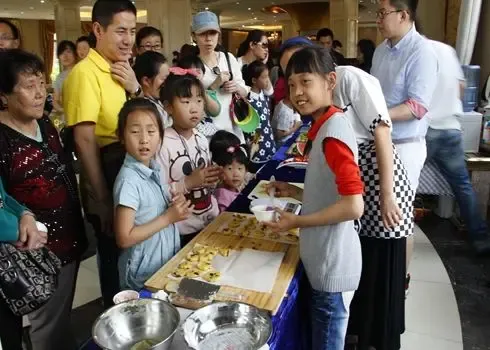 中天富城DIY亲子烘焙活动温馨举行