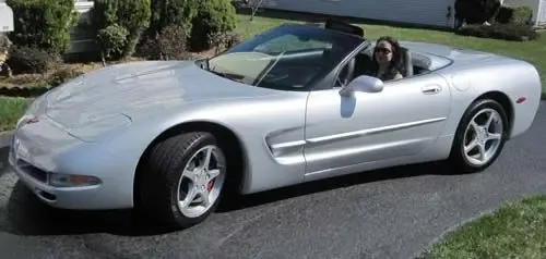 美国邻居1万5千美金 买了一辆名牌敞篷跑车-美