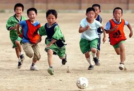 中国足球为啥不行 地都盖楼了还拿什么踢球_房