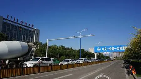 56km,工程类型为市政道路工程,该标段包括高架桥一座,立交桥一座,上