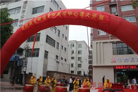 锣鼓喧天 点击图片查看下一页