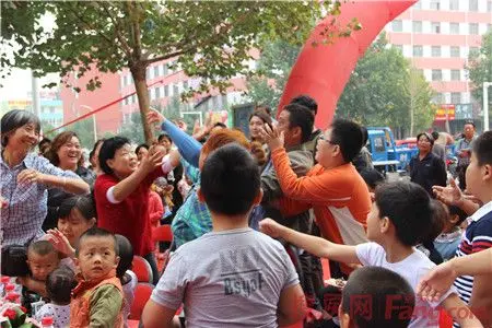 礼品相送 点击图片查看下一页