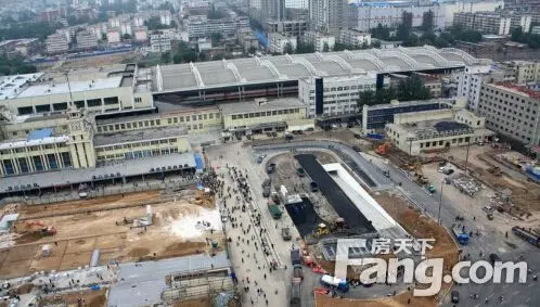建议火车站站前多加几块大led屏,对比于天津站广场世纪钟等,再多别克与夏朗gl6类似图片