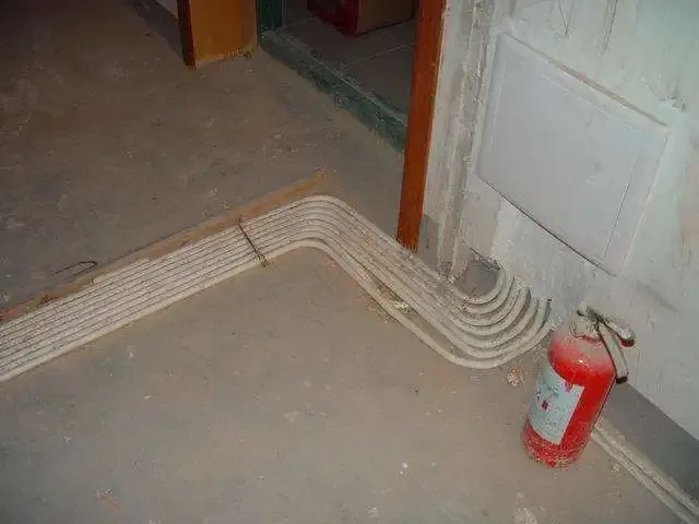 卫生间水管走明管好还是暗管好?听了师傅的话