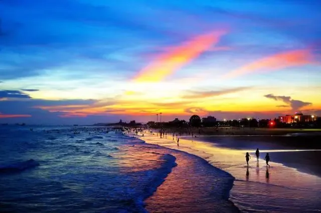 墙面到底是刷乳胶漆还是贴壁纸?听老师傅说完